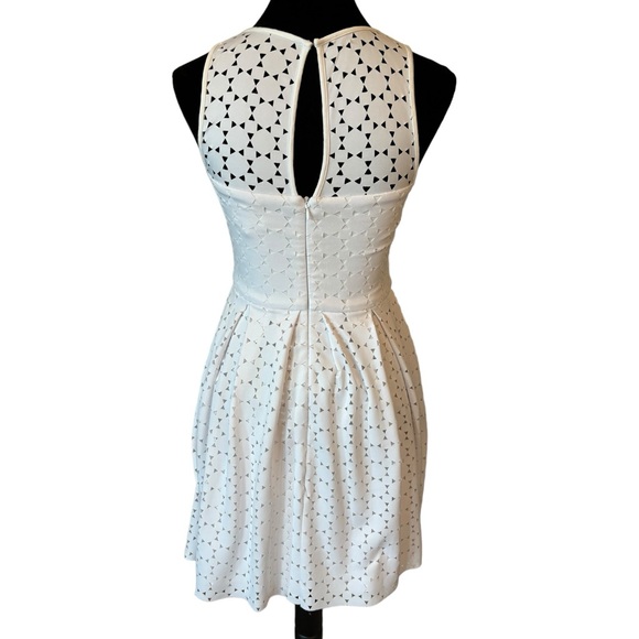 Trina Turk White Laser Cut Fit & Flare Dress Size 0 - Picture 12 of 15